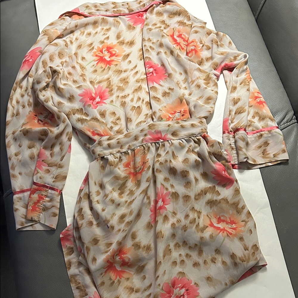 Morgan Taylor Intimates Vintage Floral Print Robe with Attached Belt size M - Picture 6 of 6